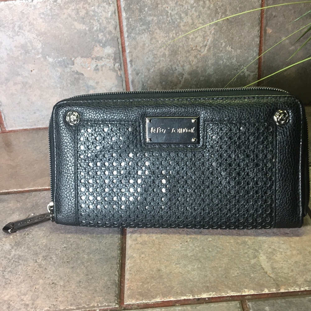 Betsey‎ Johnson Zip around Wallet
